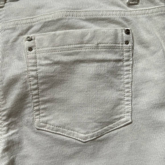 White House Black Market off-white Cordaroy Jean - Picture 5 of 6